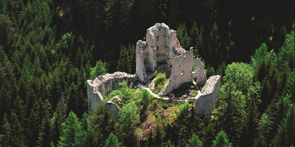Alpe di Siusi / Seiser Alm: Castelvecchio Ruins